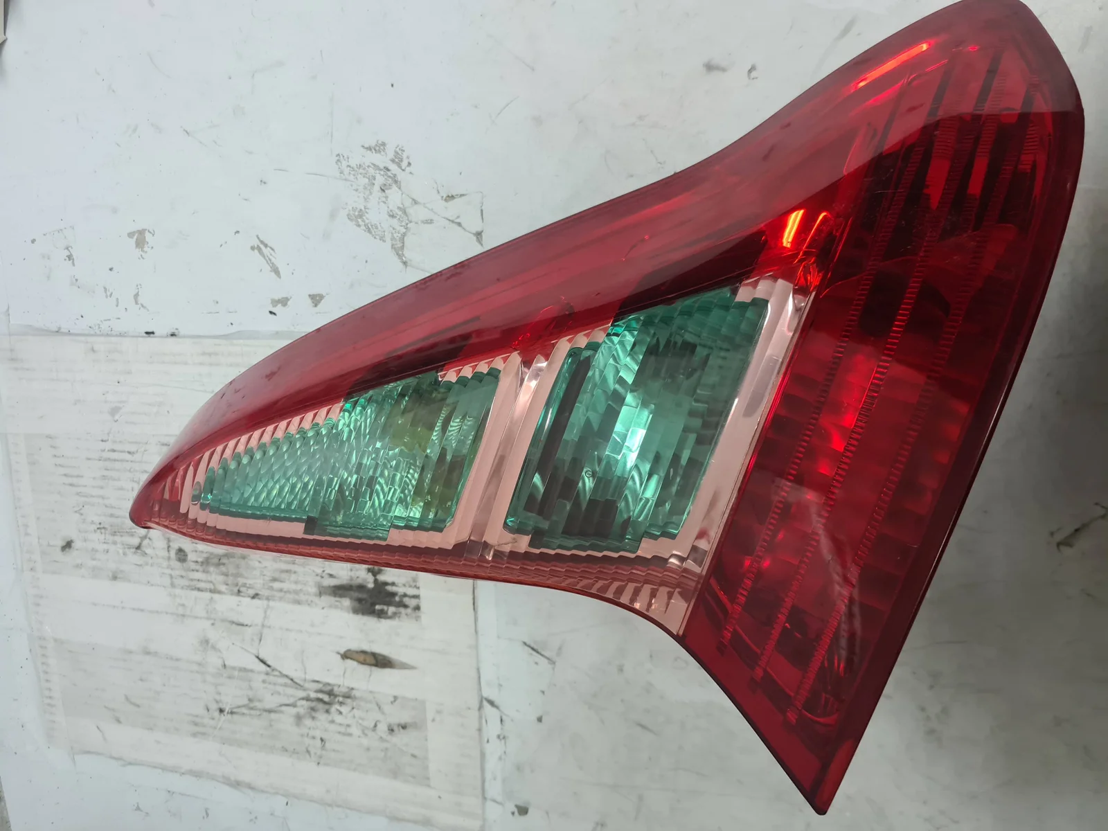 Foto de PILOTO TRASERO DERECHO CITROEN C4 BERLINA 1.6 16V CAT (NFU / TU5JP4) (109 CV / 80 KW) referencia 9646801677