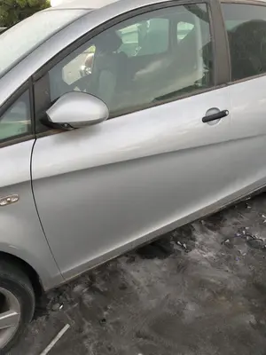 Foto de PUERTA DELANTERA IZQUIERDA SEAT ALTEA (5P1) 1.9 TDI (105 CV / 77 KW) referencia 5P0831055A