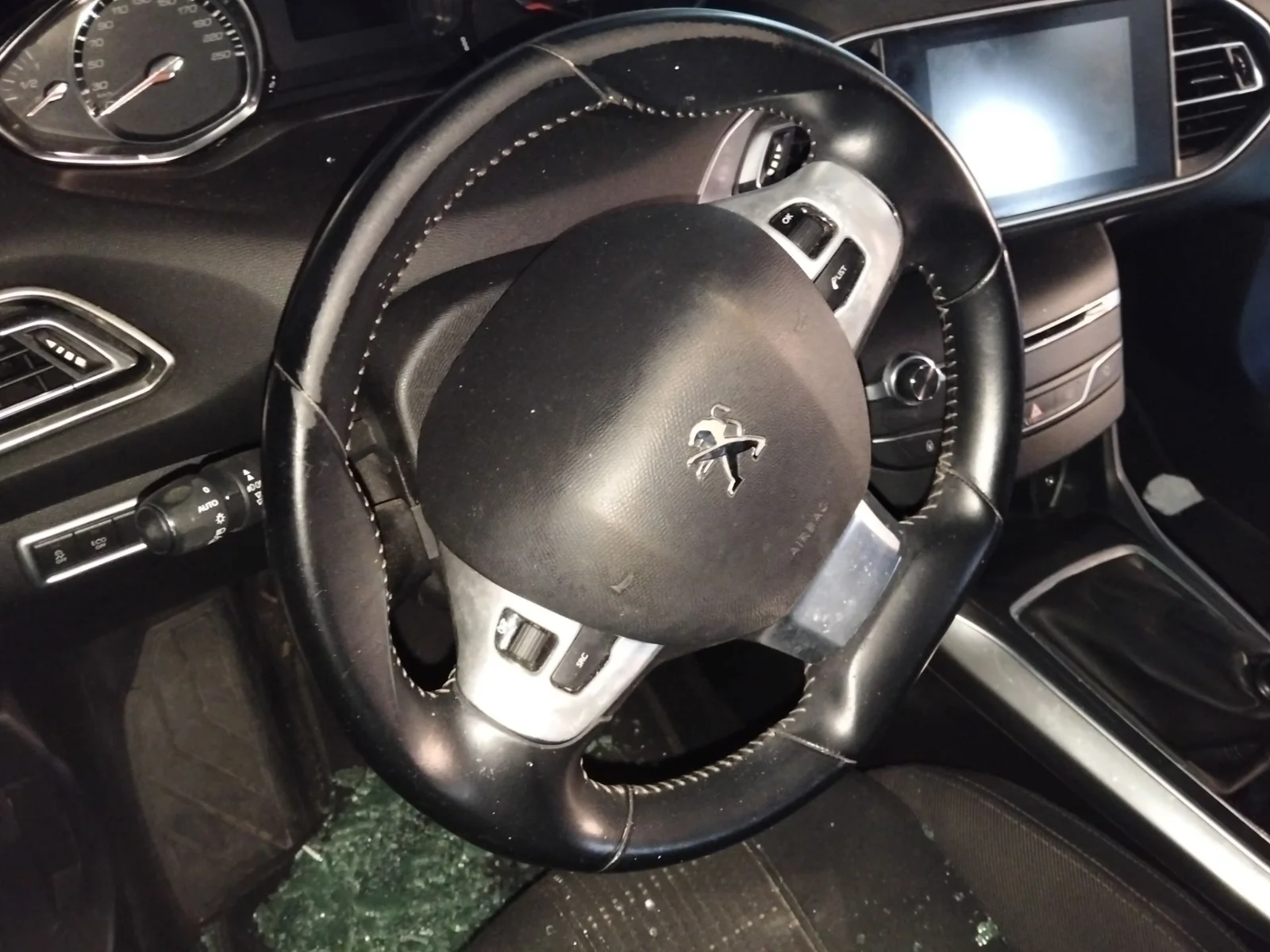 Foto de VOLANTE PEUGEOT 308