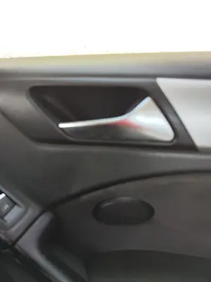 Foto de MANETA INTERIOR TRASERA DERECHA VOLKSWAGEN GOLF VI (5K1)(10.2008) 2.0 TDI (110 CV / 81 KW)