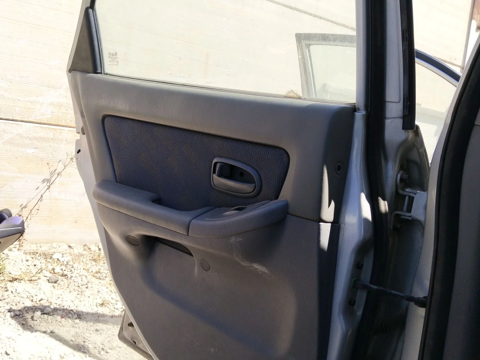 Foto de GUARNECIDO PUERTA TRASERA IZQUIERDA HYUNDAI ELANTRA (XD) 2.0 CRDi CAT (113 CV / 83 KW) referencia 83301-2D370LT
