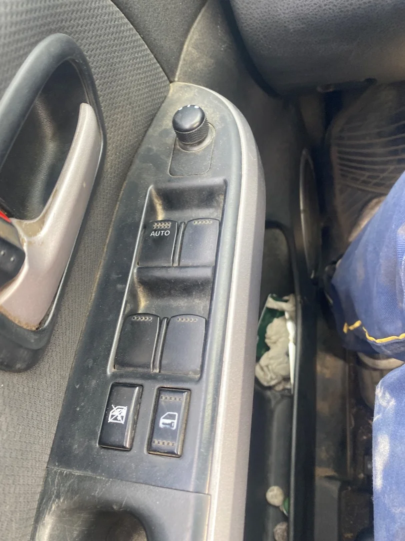Foto de MANDO ELEVALUNAS DELANTERO IZQUIERDO SUZUKI GRAND VITARA (JB/JT) 2.0 16V CAT (140 CV / 103 KW)