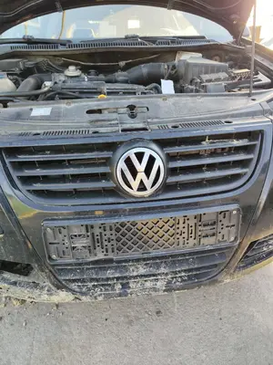 Foto de REJILLA DELANTERA VOLKSWAGEN POLO IV (9N3) 1.9 TDI (101 CV / 74 KW)
