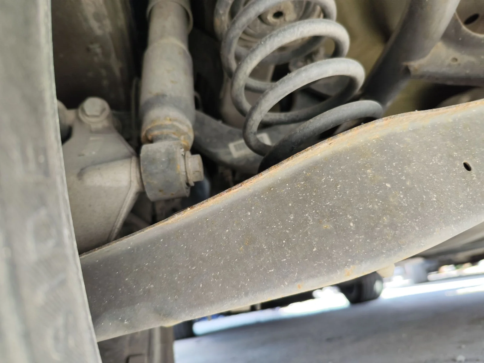 Foto de BRAZO SUSPENSION TRASERO IZQUIERDO SKODA YETI (5L)(2009) 2.0 TDI (110 CV / 81 KW) referencia 1K0505311AB