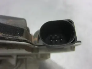 Foto de CERRADURA PUERTA TRASERA IZQUIERDA SEAT IBIZA BERLINA (6J5) 1.2 TDI (75 CV / 55 KW) referencia 6J0839015C foto 3