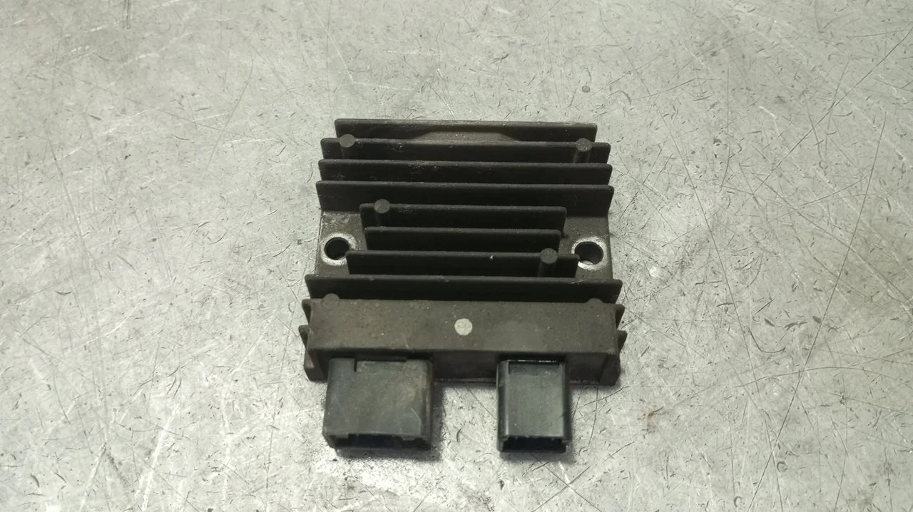 Foto de REGULADOR DE CORRIENTE HONDA SH 300I 279 cm3 - 20 kW (27 CV / 20 KW) referencia 04553008