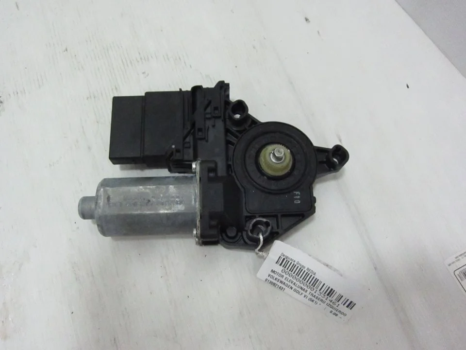 Foto de MOTOR ELEVALUNAS TRASERO IZQUIERDO VOLKSWAGEN GOLF VI (5K1)(10.2008) referencia 0130821431