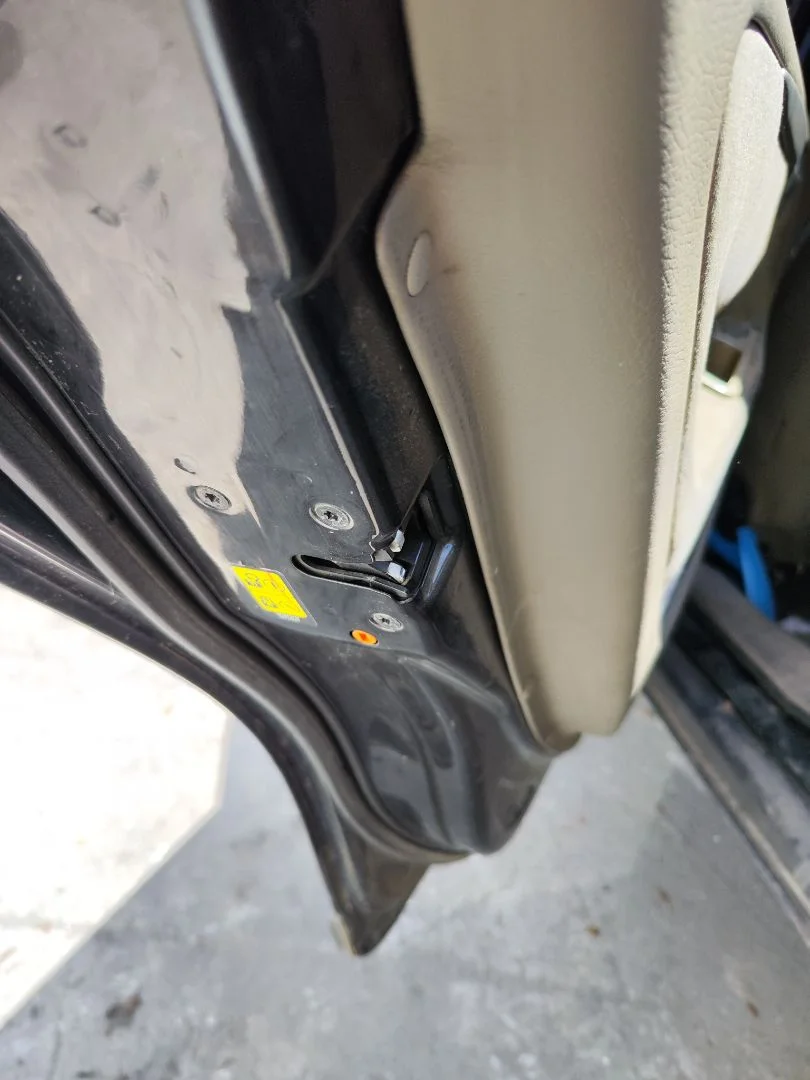 Foto de CERRADURA PUERTA TRASERA IZQUIERDA VOLVO S60 BERLINA 2.4 Diesel (126 CV / 93 KW) referencia 30784979