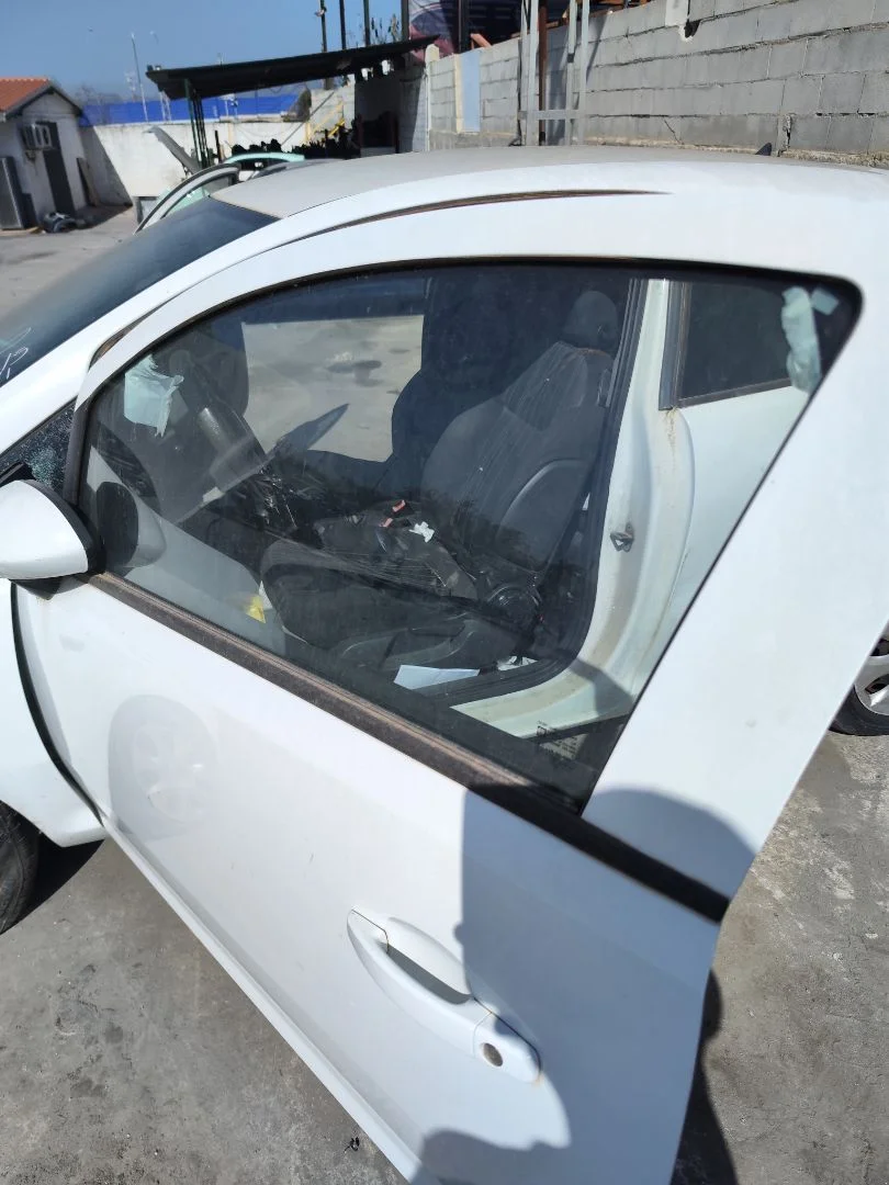 Foto de LUNA DELANTERA IZQUIERDA OPEL CORSA D 1.3 16V CDTI (75 CV / 55 KW) referencia 13187799