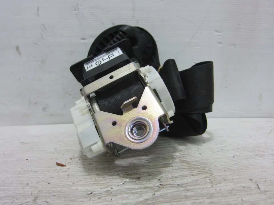 Foto de CINTURON SEGURIDAD DELANTERO IZQUIERDO BMW SERIE 3 BERLINA (E90) 2.0 16V CAT (150 CV / 110 KW) referencia 330598481