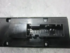 Foto de MANDO ELEVALUNAS DELANTERO IZQUIERDO OPEL ASTRA H BERLINA 1.7 16V CDTI (101 CV / 74 KW) referencia 13228706 foto 3
