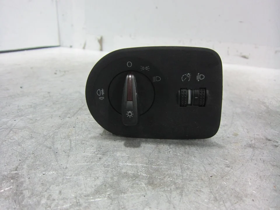 Foto de MANDO LUCES SEAT IBIZA BERLINA (6J5) 1.4 TDI (80 CV / 59 KW) referencia 6J1941531