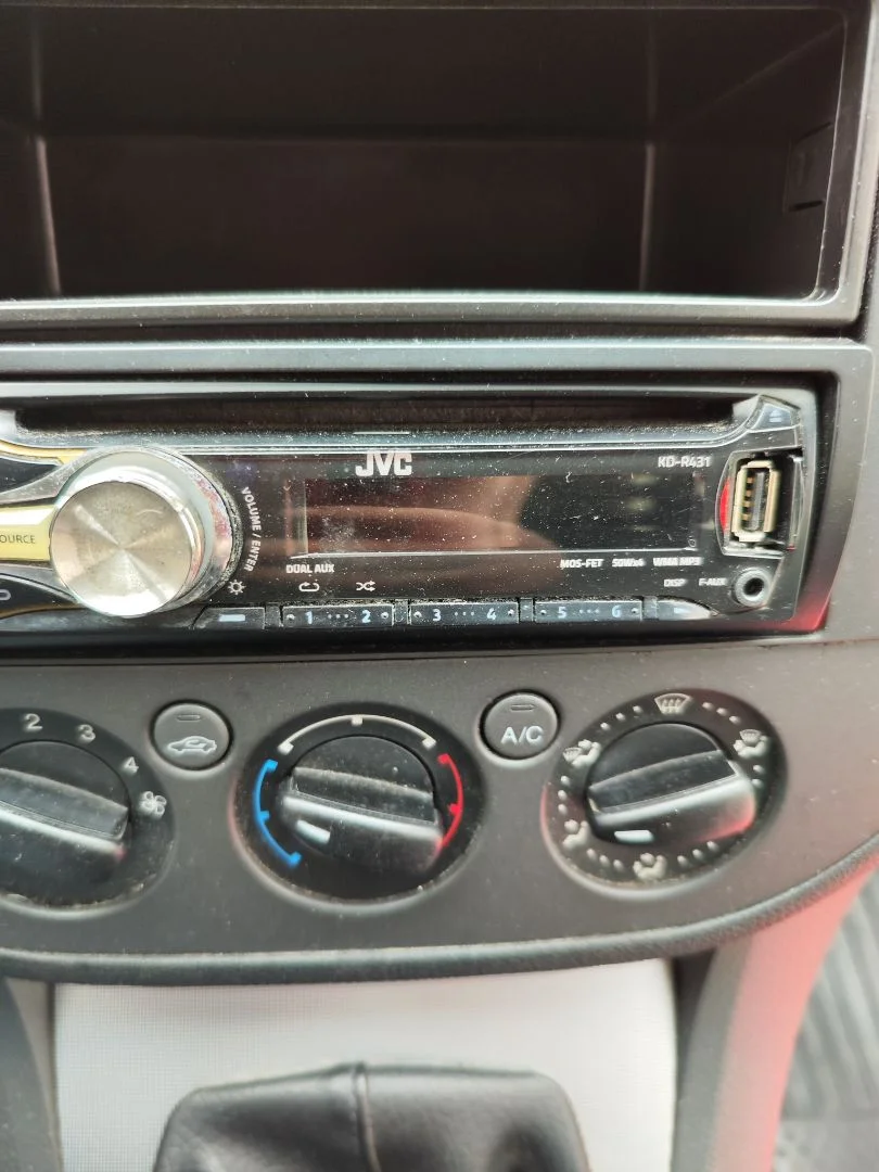 Foto de SISTEMA AUDIO / RADIO CD FORD FOCUS C-MAX (CAP)(2003) 1.6 TDCi CAT (109 CV / 80 KW)