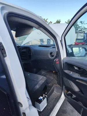 Foto de GOMAS CONTORNO PUERTA MERCEDES-BENZ VITO FURGÓN (447) 1.6 CDI CAT (114 CV / 84 KW) referencia A4477310700