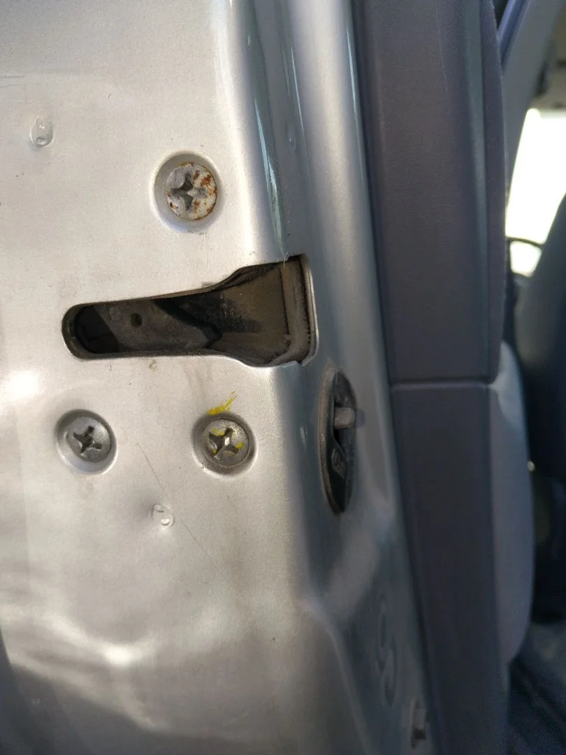 Foto de CERRADURA PUERTA TRASERA IZQUIERDA NISSAN ALMERA TINO (V10M) 1.8 16V CAT (114 CV / 84 KW) referencia 82502BM760