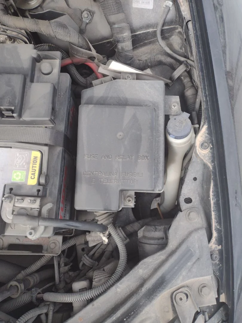 Foto de CAJA RELES / FUSIBLES ALFA ROMEO 159 (140) 1.9 JTD (M) 16V CAT (150 CV / 110 KW)