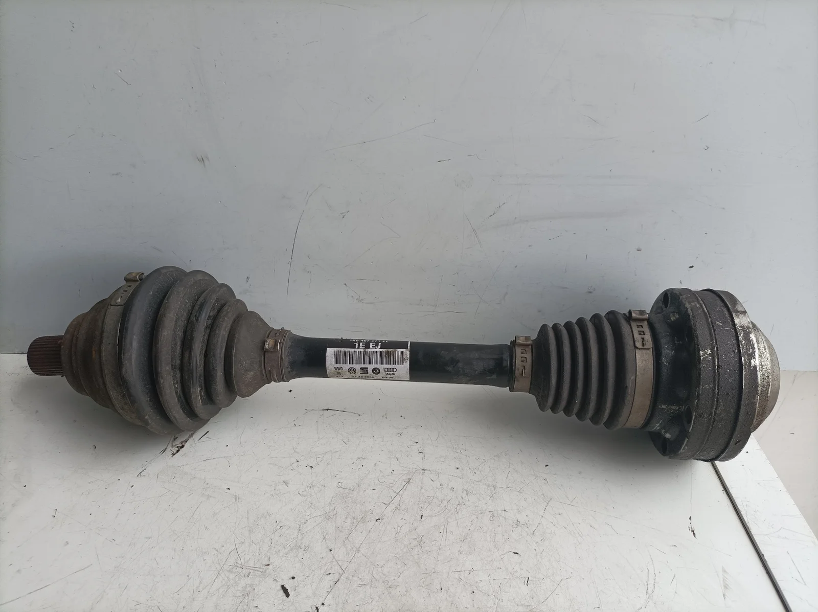 Foto de TRANSMISION DELANTERA IZQUIERDA VOLKSWAGEN PASSAT VARIANT (365) referencia 1K0407271EE