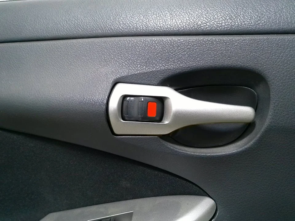 Foto de MANETA INTERIOR TRASERA IZQUIERDA TOYOTA COROLLA (E15) 1.4 Turbodiesel CAT (90 CV / 66 KW) referencia 6920613020B0