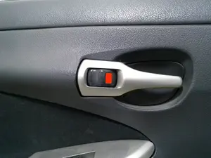 Foto de MANETA INTERIOR TRASERA IZQUIERDA TOYOTA COROLLA (E15) 1.4 Turbodiesel CAT (90 CV / 66 KW) referencia 6920613020B0