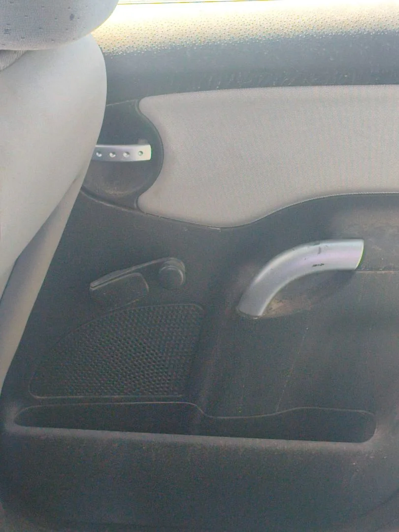 Foto de MANETA INTERIOR TRASERA DERECHA CITROEN C3 1.4 (73 CV / 54 KW)