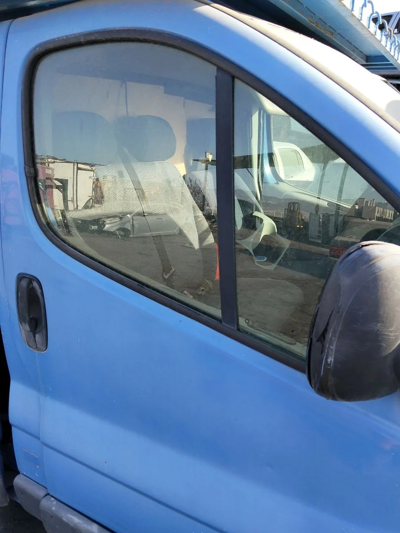 Foto de LUNA DELANTERA DERECHA RENAULT TRAFIC II COMBI 1.9 Diesel (101 CV / 74 KW)
