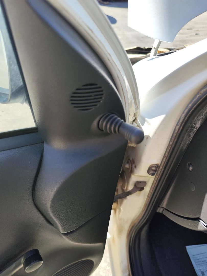 Foto de RETROVISOR IZQUIERDO OPEL CORSA C 1.2 16V CAT (Z 12 XE / LW4) (75 CV / 55 KW)