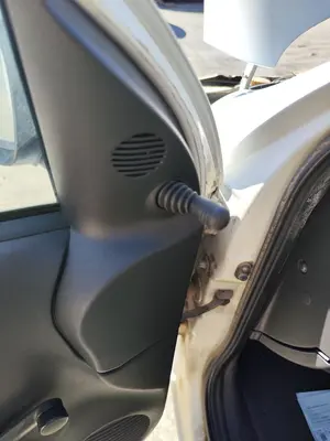 Foto de RETROVISOR IZQUIERDO OPEL CORSA C 1.2 16V CAT (Z 12 XE / LW4) (75 CV / 55 KW)