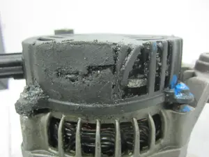 Foto de ALTERNADOR FORD FOCUS BERLINA (CAK) referencia 98FF10A352AE foto 4