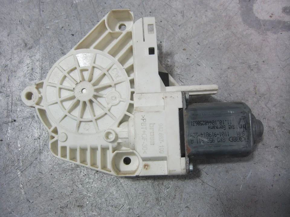 Foto de MOTOR ELEVALUNAS TRASERO IZQUIERDO PORSCHE CAYENNE (TIPO 92A) 3.6 CAT (299 CV / 220 KW) referencia 8K0959811A