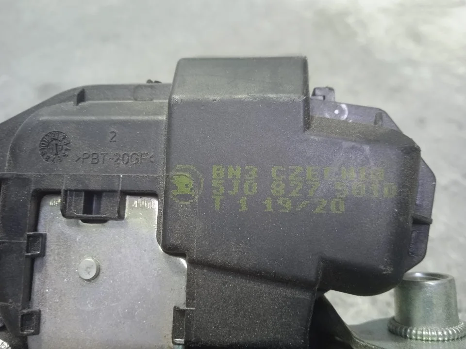 Foto de CERRADURA MALETERO / PORTON SKODA FABIA COMBI (5J5) 1.4 TDI (80 CV / 59 KW) referencia 5J0827501D