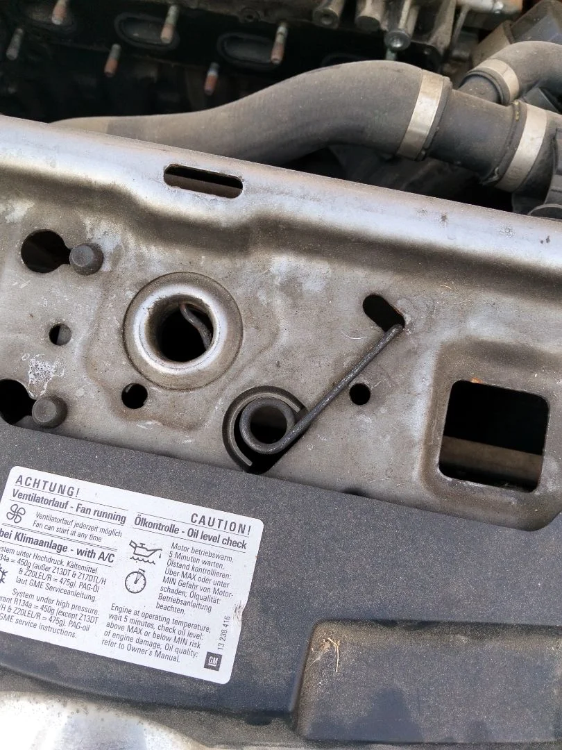 Foto de CERRADURA CAPO OPEL ASTRA H BERLINA