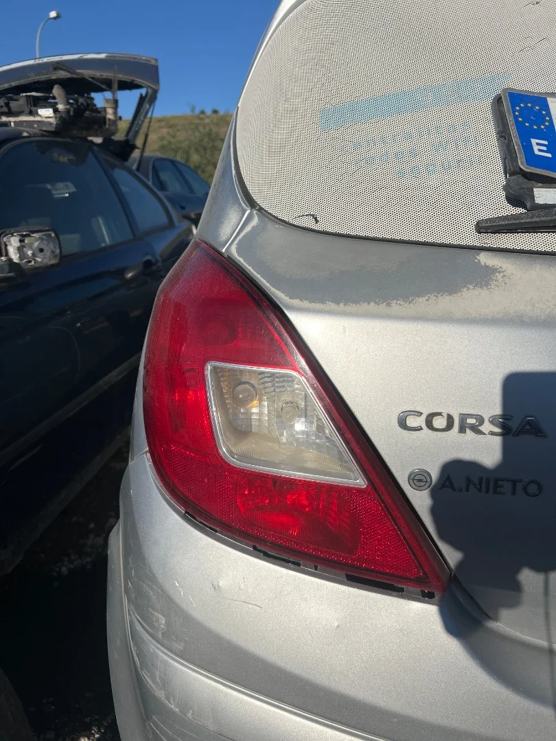 Foto de PILOTO TRASERO IZQUIERDO OPEL CORSA D 1.3 16V CDTI (75 CV / 55 KW) referencia 93190950