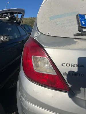 Foto de PILOTO TRASERO IZQUIERDO OPEL CORSA D 1.3 16V CDTI (75 CV / 55 KW) referencia 93190950