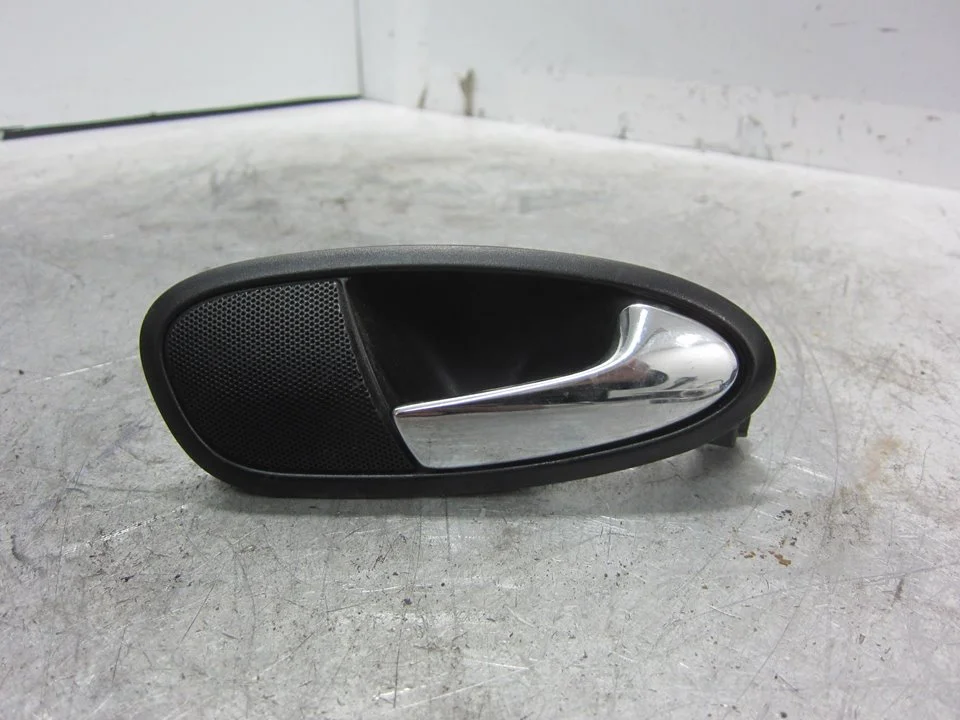 Foto de MANETA INTERIOR DELANTERA DERECHA SEAT LEON (1P1) 1.9 TDI (105 CV / 77 KW) referencia 5P0837114