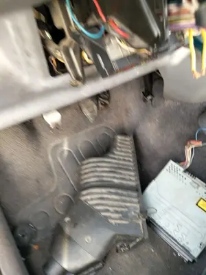 Foto de PEDAL EMBRAGUE RENAULT TWINGO I (C06) 1.2  (58 CV / 43 KW)