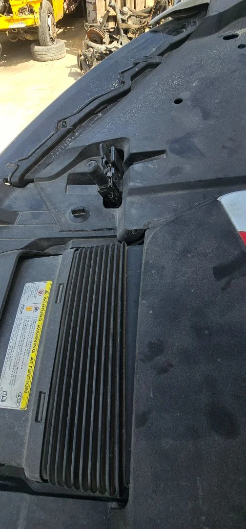 Foto de CERRADURA CAPO AUDI SQ7 (4MB) 4.0 V8 TDI (435 CV / 320 KW) referencia 4M0823509C