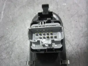 Foto de MANDO ELEVALUNAS DELANTERO IZQUIERDO RENAULT CLIO III 1.2 (75 CV / 55 KW) referencia 8200356513 foto 3