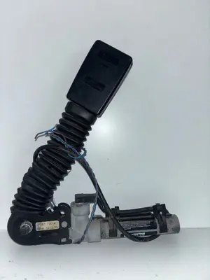 Foto de ENGANCHE CINTURON DELANTERO IZQUIERDO SIN MARCA SIN MODELO referencia 8257790R foto 3
