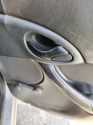Foto de MANETA INTERIOR TRASERA DERECHA FORD FOCUS FAMILIAR (CAK) 1.8 TDCi Turbodiesel CAT (116 CV / 85 KW)