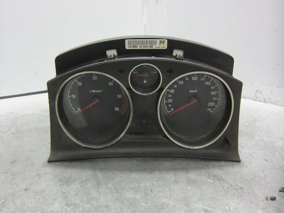 Foto de CUADRO INSTRUMENTOS OPEL ASTRA H BERLINA 1.7 16V CDTI (101 CV / 74 KW) referencia 13216684
