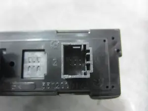 Foto de MOTOR ELEVALUNAS DELANTERO DERECHO PEUGEOT 307 (S1)(04.2001) 1.4 HDi (68 CV / 50 KW) referencia 9634457480 foto 2
