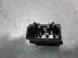 Foto de INTERRUPTOR MAZDA 3 BERLINA (BK) 1.6 CD Diesel CAT (109 CV / 80 KW) referencia BP4L664T0 foto 3