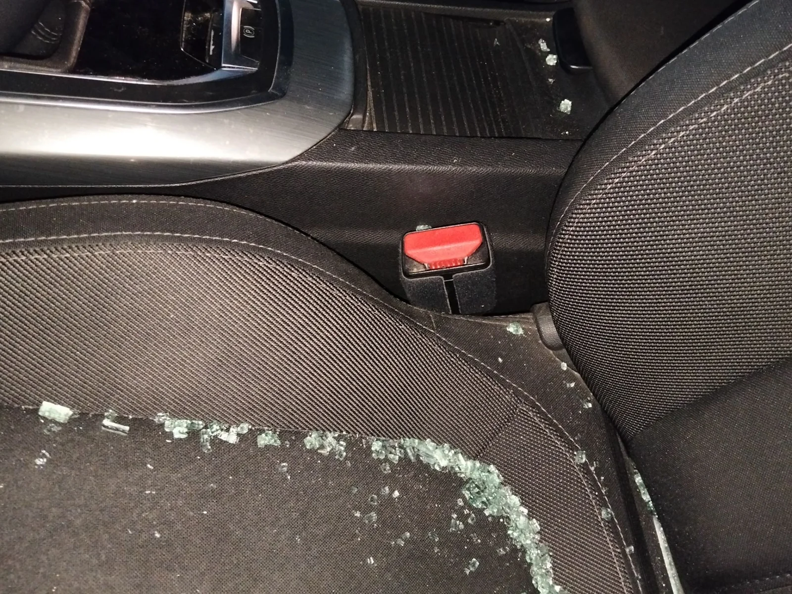 Foto de ENGANCHE CINTURON DELANTERO IZQUIERDO PEUGEOT 308