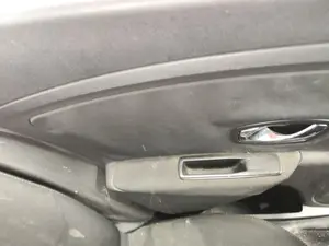 Foto de MANETA INTERIOR TRASERA IZQUIERDA RENAULT MEGANE III BERLINA 5P 1.5 dCi Diesel FAP (110 CV / 81 KW)
