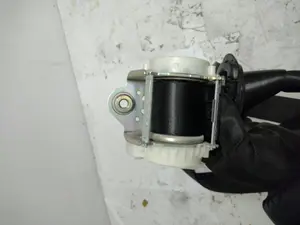Foto de CINTURON SEGURIDAD DELANTERO DERECHO BMW SERIE 1 BERLINA (E81/E87) 2.0 16V Diesel CAT (116 CV / 85 KW) referencia 72119138246 foto 4