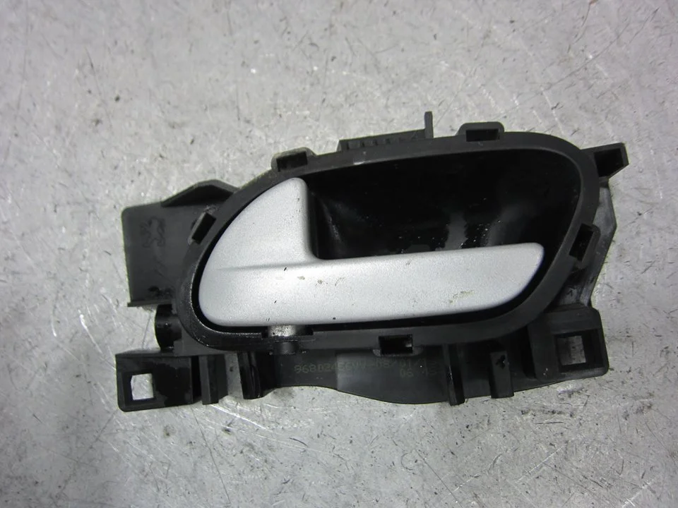 Foto de MANETA INTERIOR DELANTERA IZQUIERDA PEUGEOT 207 1.4 HDi FAP (68 CV / 50 KW) referencia 96802456VV