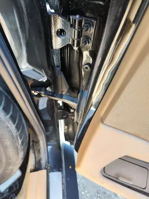 Foto de RETENEDOR PUERTA BMW SERIE X3 (E83) 2.0 16V Diesel CAT (150 CV / 110 KW)