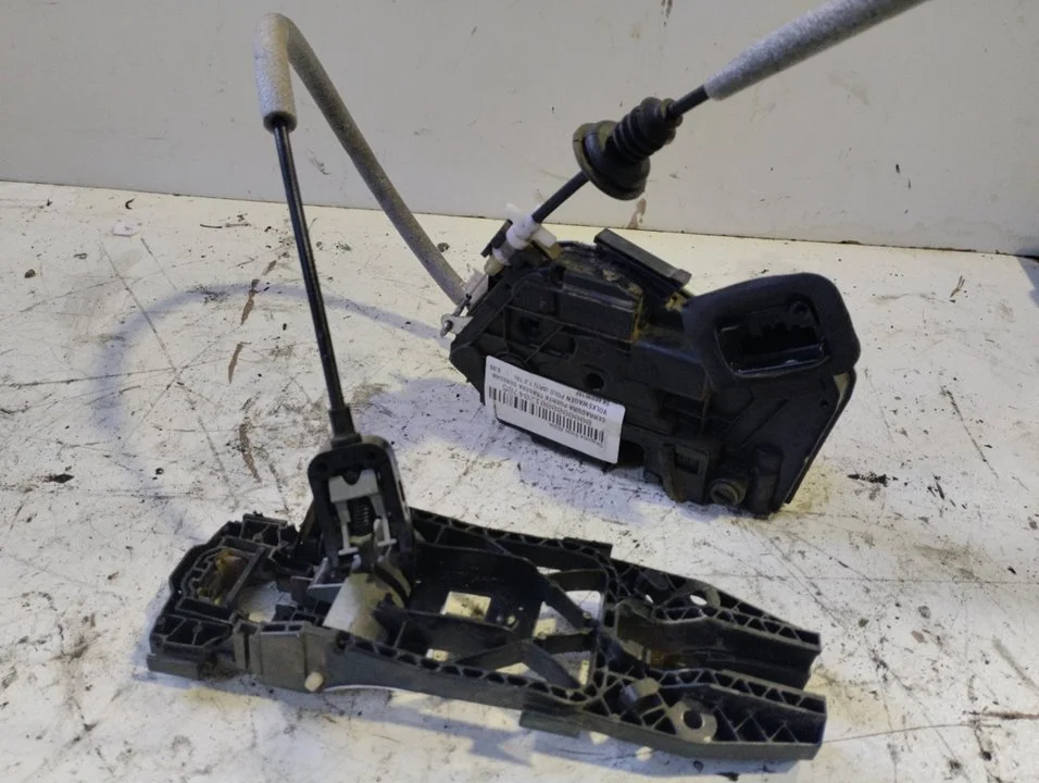 Foto de CERRADURA PUERTA TRASERA DERECHA VOLKSWAGEN POLO V (6R1) referencia 5K4839016F