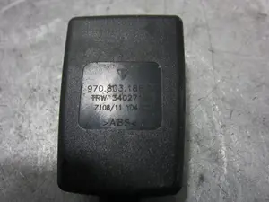 Foto de ENGANCHE CINTURON TRASERO DERECHO PORSCHE PANAMERA (TIPO 970) referencia 97080318600 foto 3