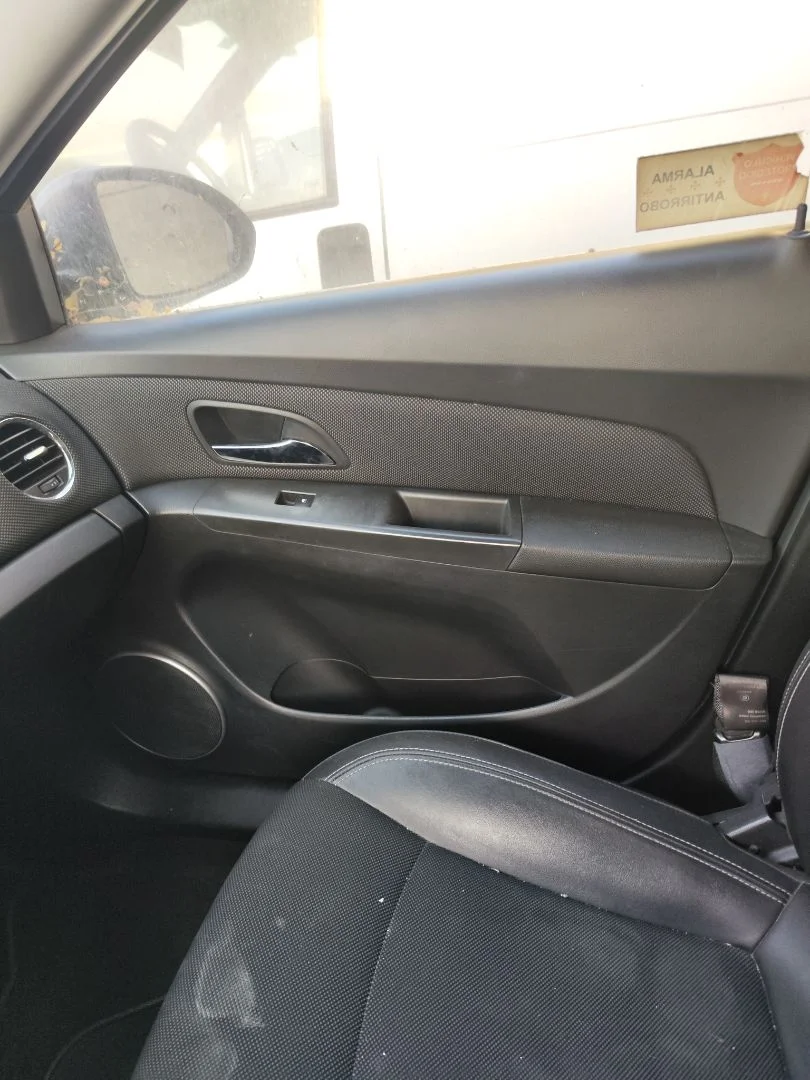 Foto de GUARNECIDO PUERTA DELANTERA DERECHA CHEVROLET CRUZE 2.0 Diesel CAT (163 CV / 120 KW) referencia 95184281